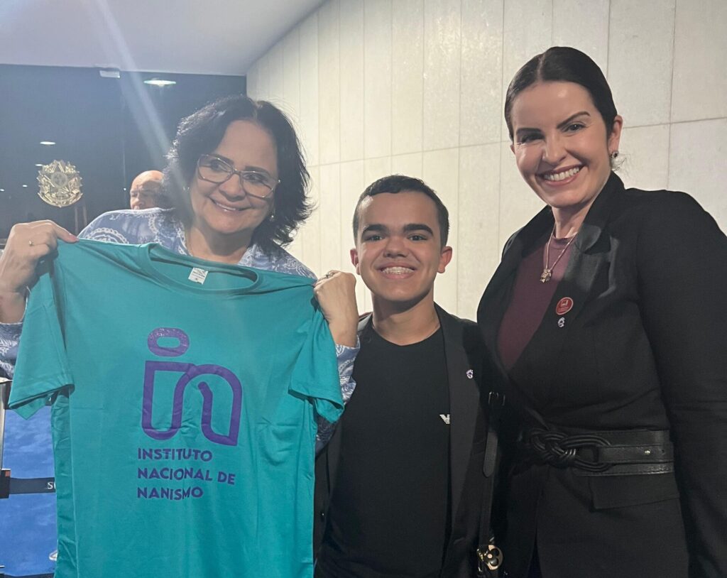 Juliana e Gabriel Yamin coma senadora Damares Alves